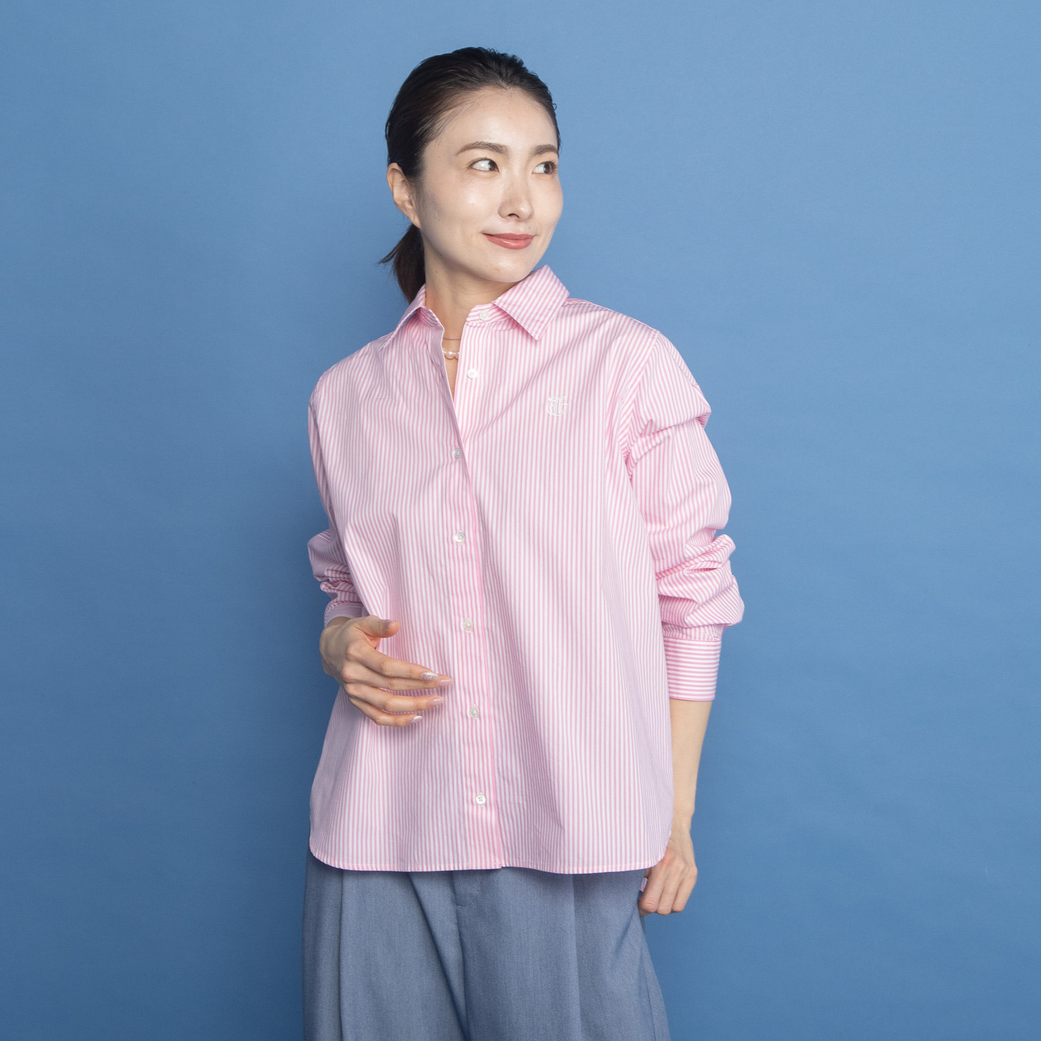 オンザビーバイサマーミー ベーシックを美しく 大人トラッドに装う 刺しゅう入り シャツブラウス