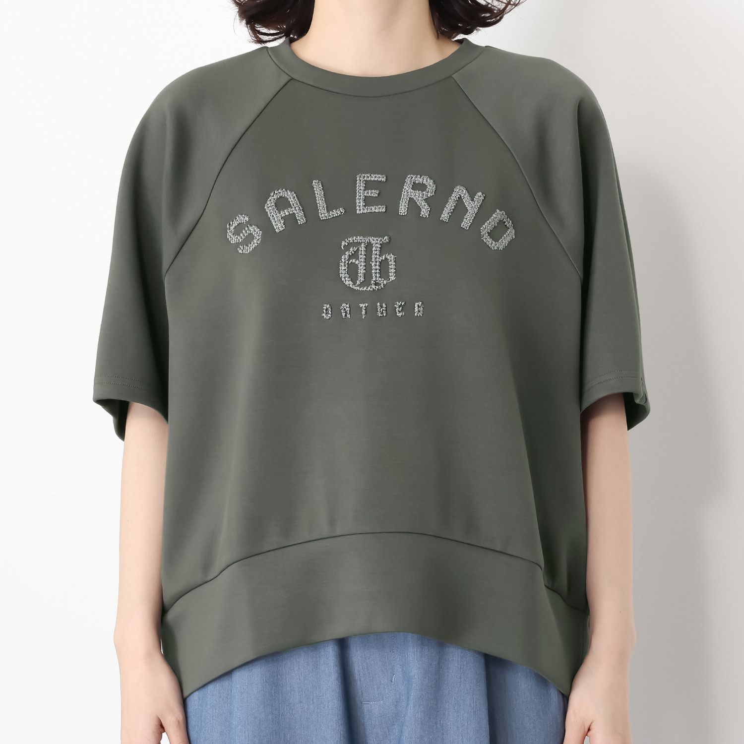 オンザビーバイサマーミー カジュアルを格上げ 着るだけで華やぐ レリーフ刺しゅうＴシャツ