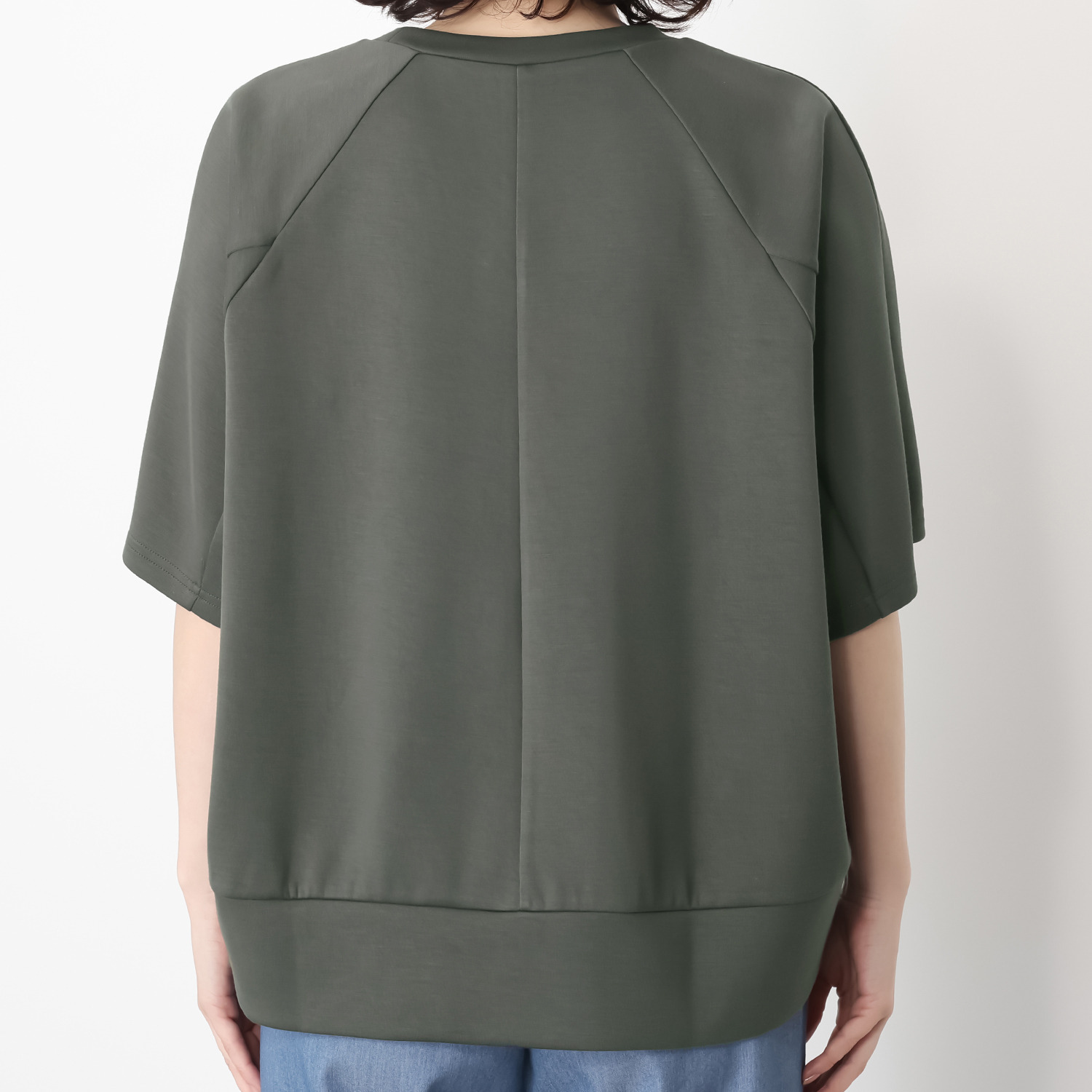 オンザビーバイサマーミー カジュアルを格上げ 着るだけで華やぐ レリーフ刺しゅうＴシャツ