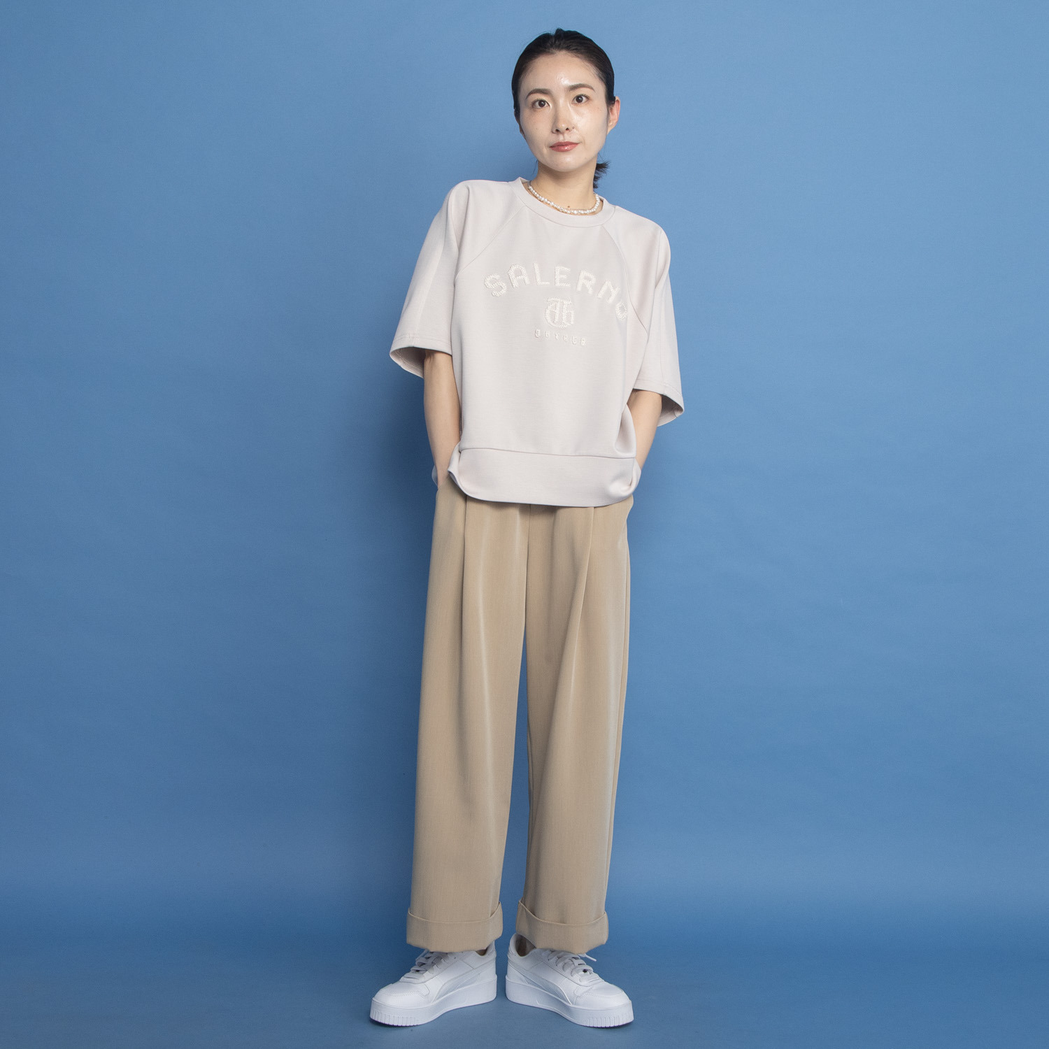 オンザビーバイサマーミー カジュアルを格上げ 着るだけで華やぐ レリーフ刺しゅうＴシャツ