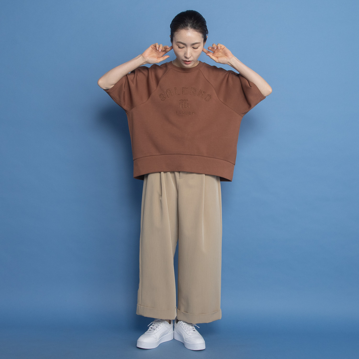 オンザビーバイサマーミー カジュアルを格上げ 着るだけで華やぐ レリーフ刺しゅうＴシャツ