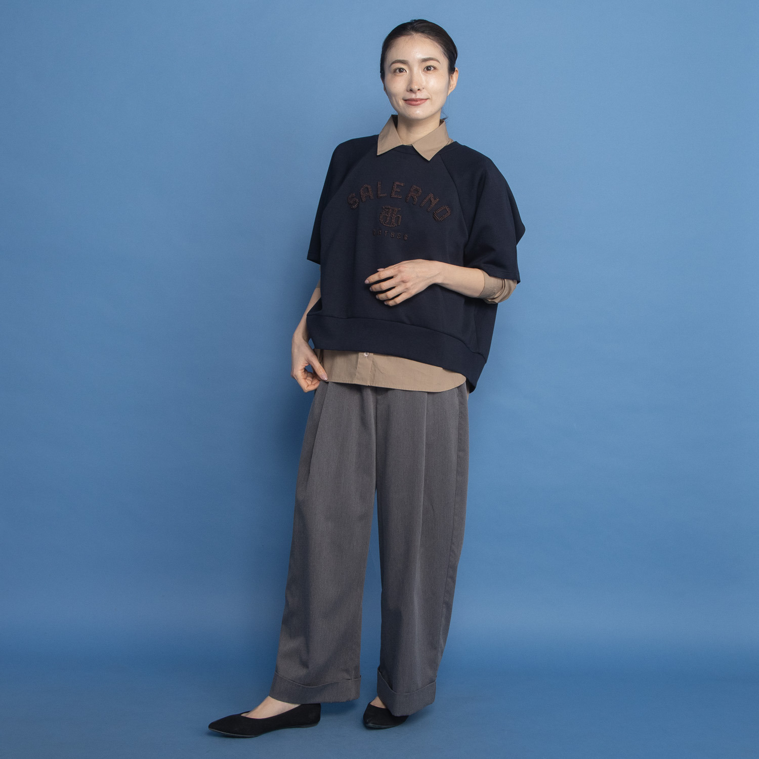 オンザビーバイサマーミー カジュアルを格上げ 着るだけで華やぐ レリーフ刺しゅうＴシャツ