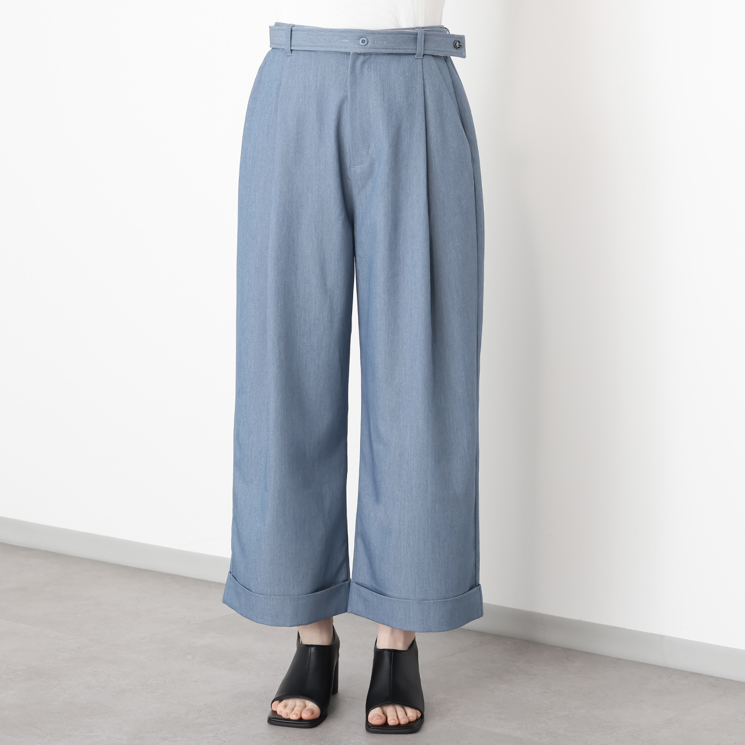 オンザビーバイサマーミー 安心と洗練を叶える 配色共布ベルト付 ワイドストレートパンツ