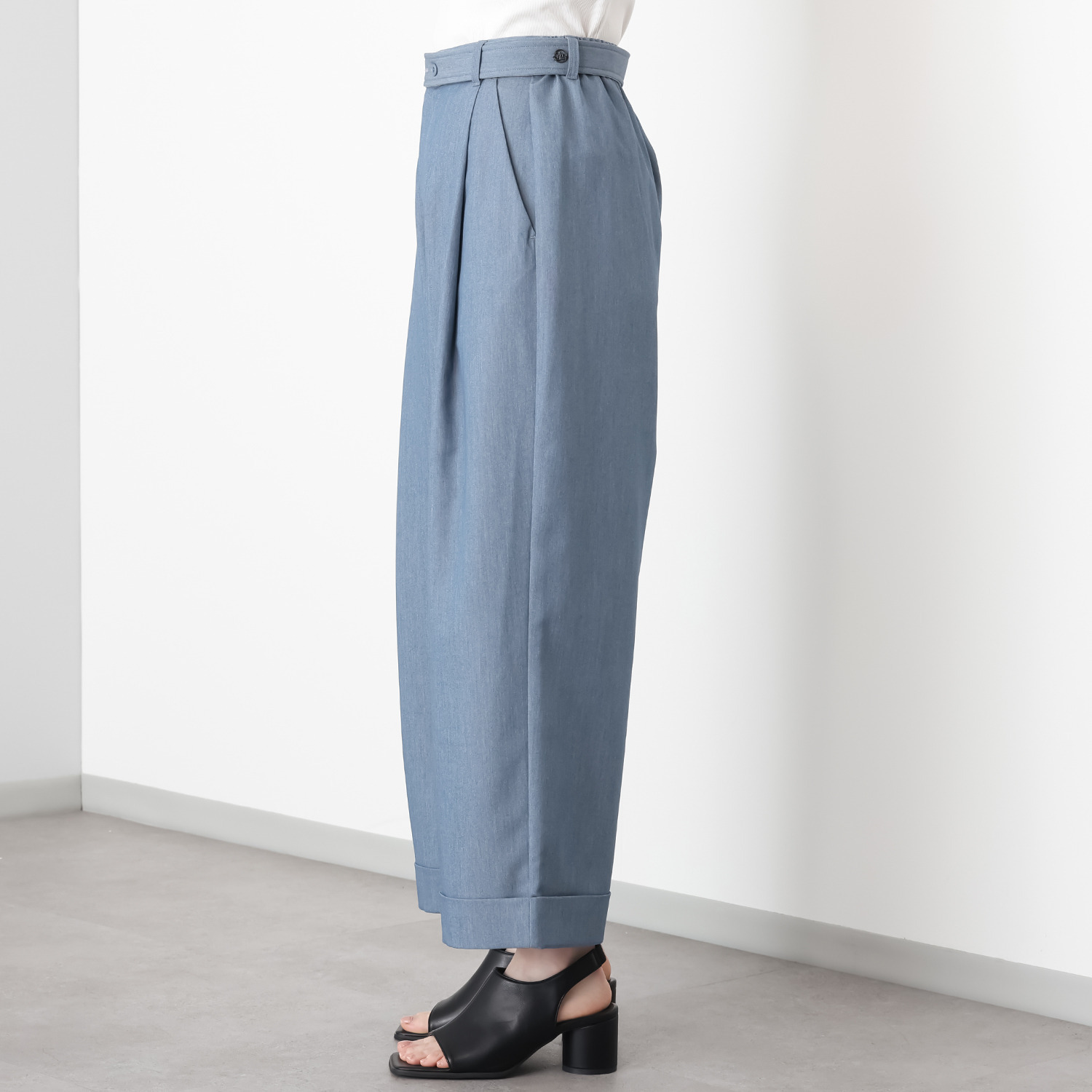オンザビーバイサマーミー 安心と洗練を叶える 配色共布ベルト付 ワイドストレートパンツ