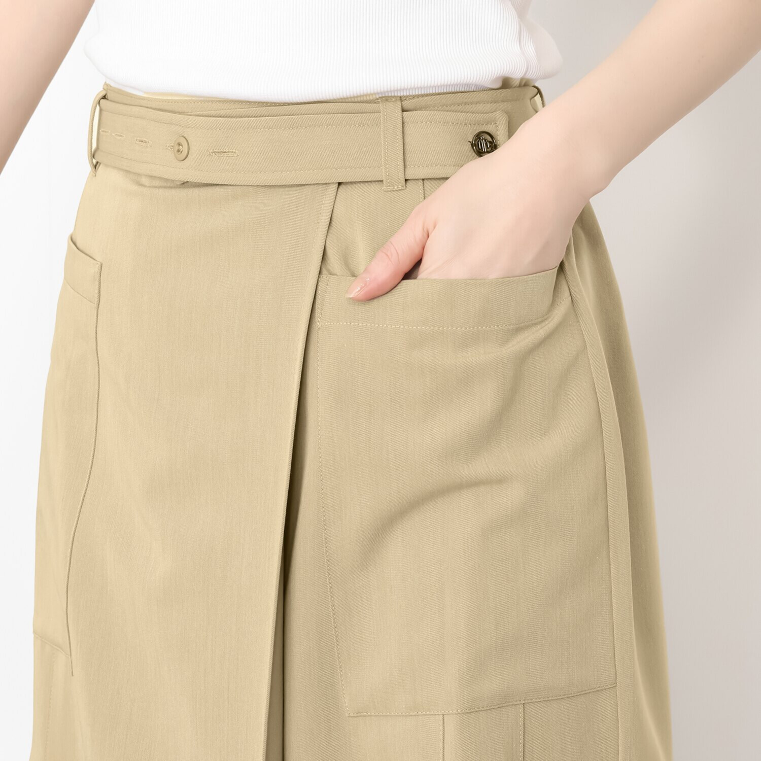 オンザビーバイサマーミー Ｉラインで旬な装い 共布配色ベルト付 タックデザインスカート