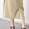オンザビーバイサマーミー Ｉラインで旬な装い 共布配色ベルト付 タックデザインスカート