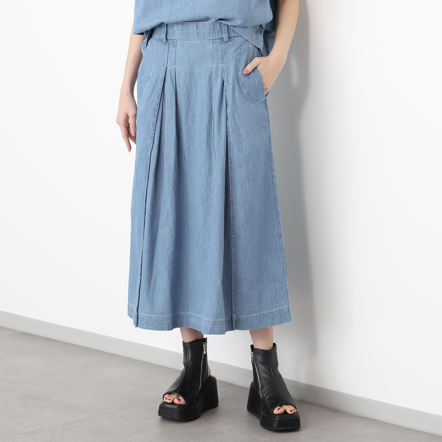 ワン　バイ ヨーコモリモト ライトオンスデニムで 爽やかモードカジュアル タックデザインスカート