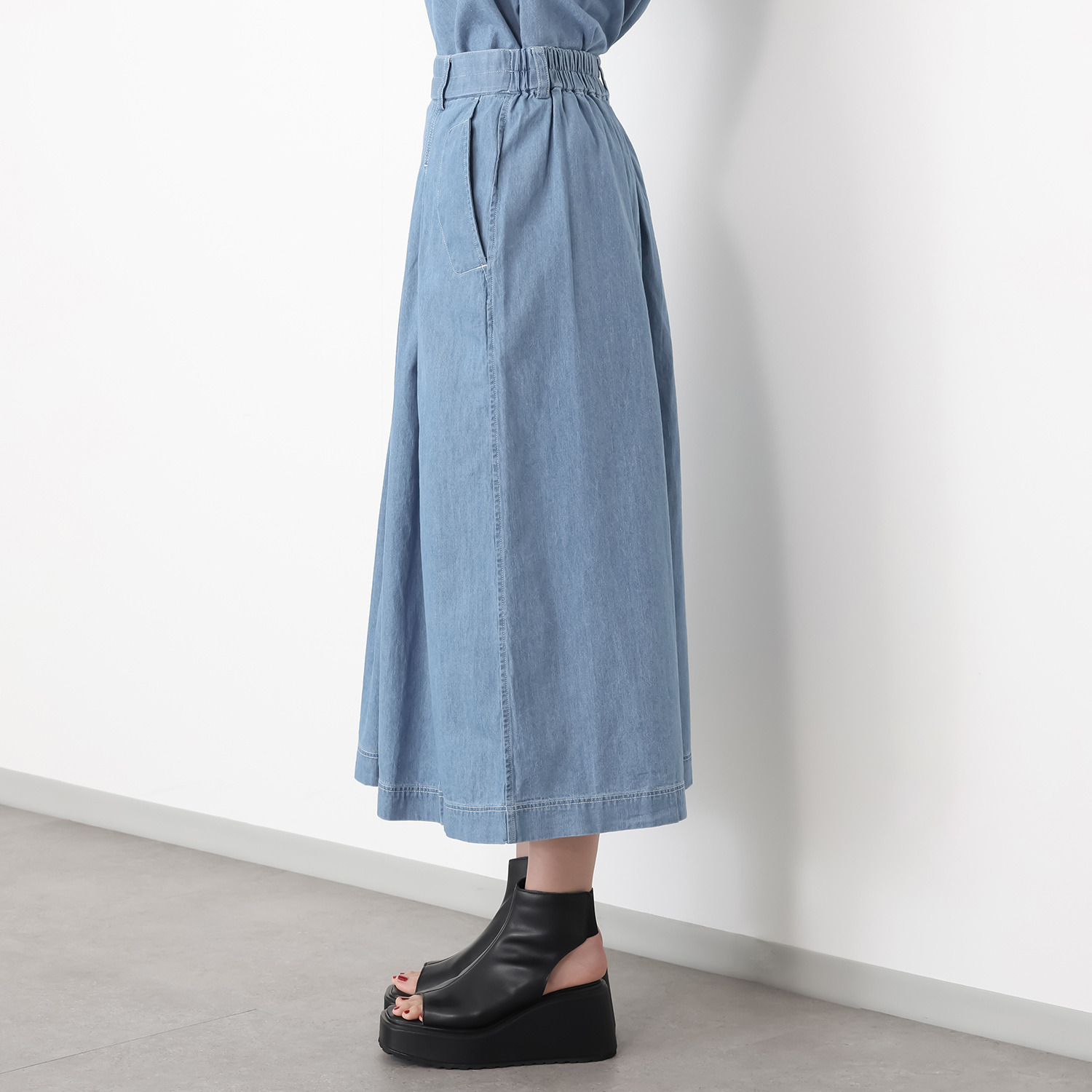 ワン　バイ ヨーコモリモト ライトオンスデニムで 爽やかモードカジュアル タックデザインスカート