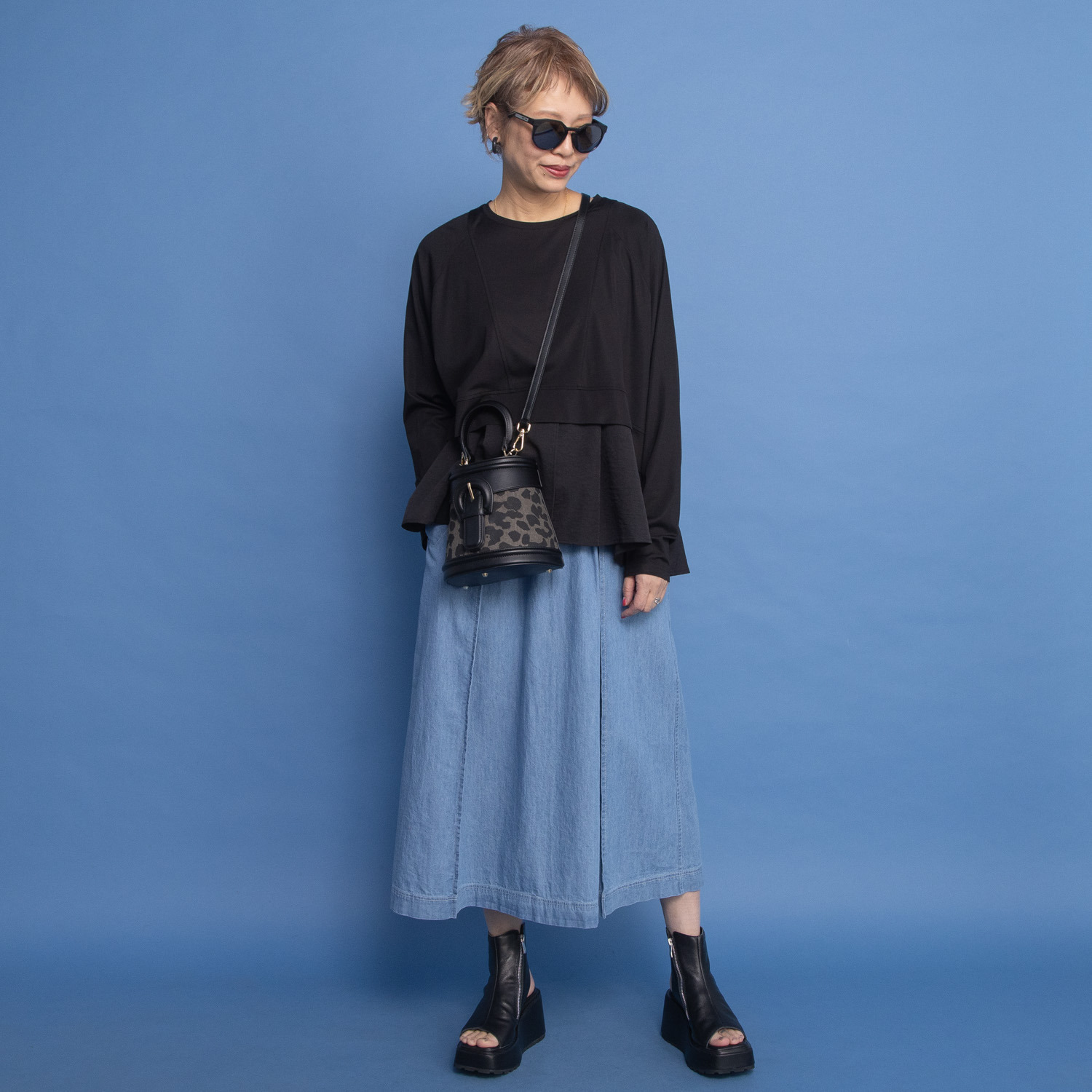 ワン　バイ ヨーコモリモト ライトオンスデニムで 爽やかモードカジュアル タックデザインスカート