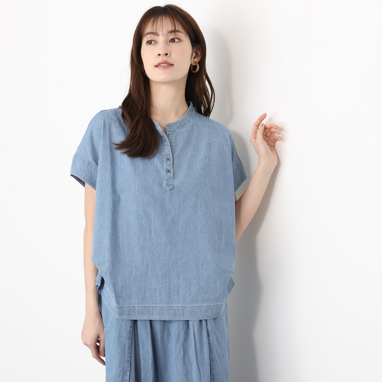 ワン　バイ ヨーコモリモト ライトオンスデニムで 爽やかモードカジュアル デザインブラウス