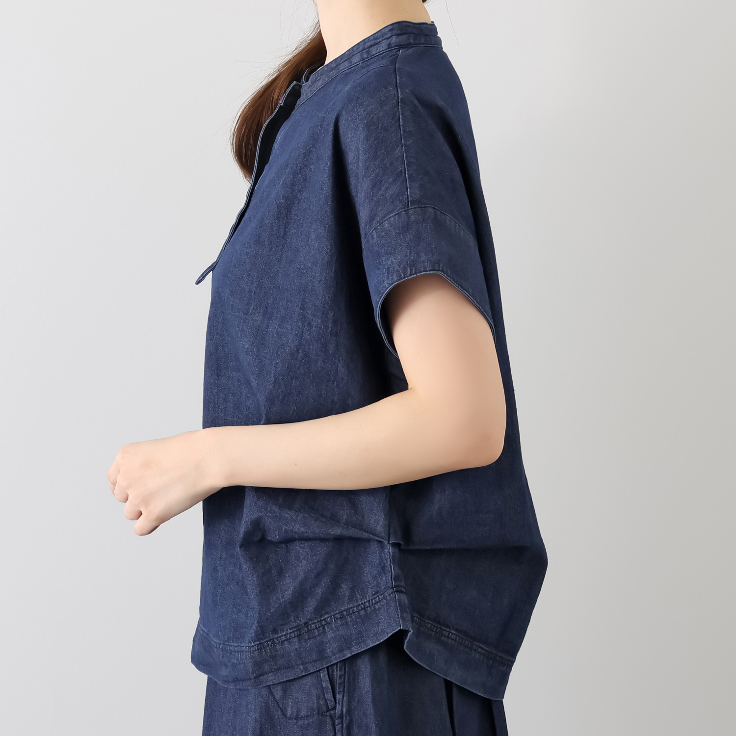 ワン　バイ ヨーコモリモト ライトオンスデニムで 爽やかモードカジュアル デザインブラウス