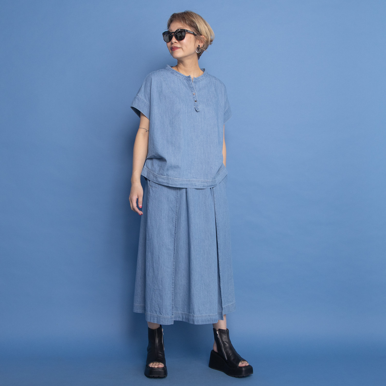 ワン　バイ ヨーコモリモト ライトオンスデニムで 爽やかモードカジュアル デザインブラウス