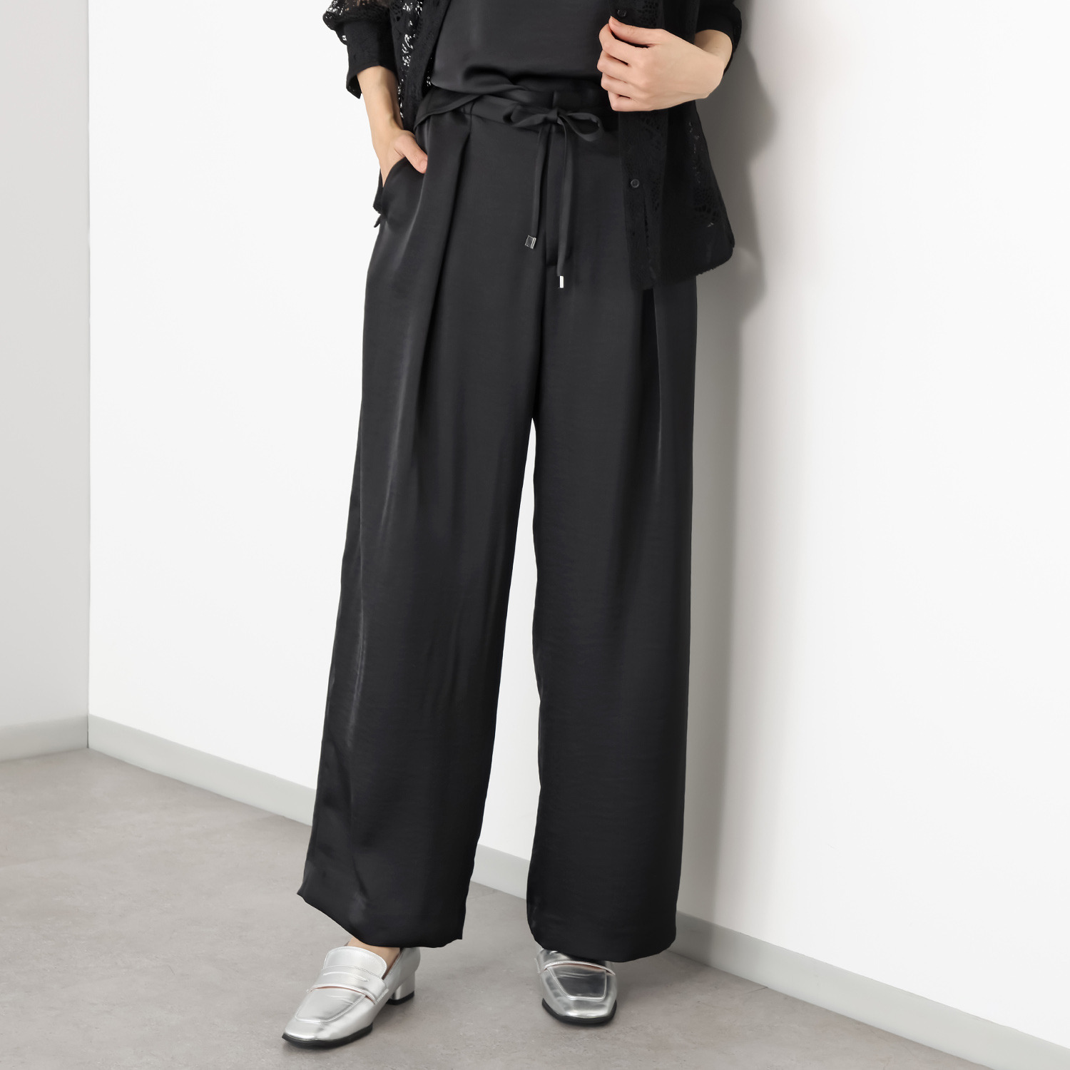 アンドスピカ リラックススタイル ワイドサテンパンツ