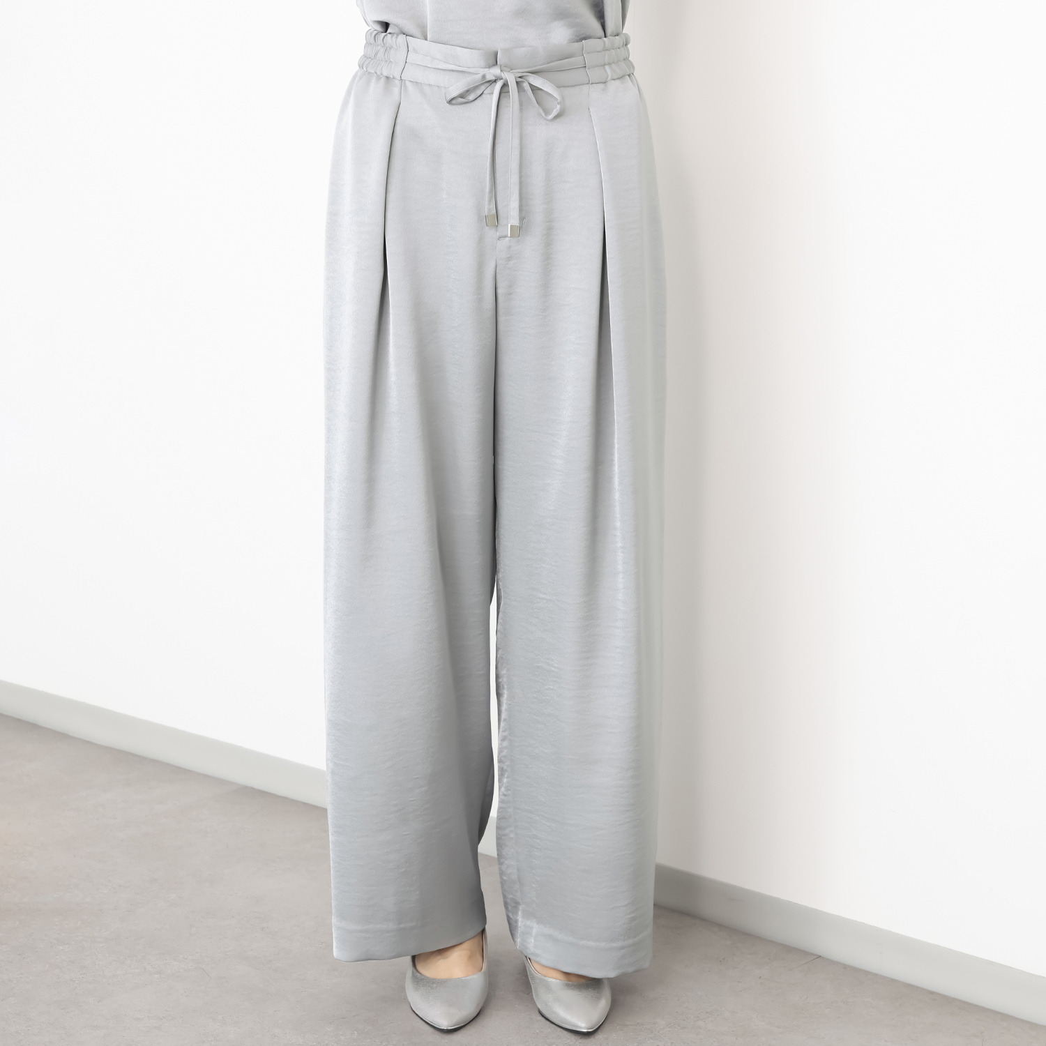 アンドスピカ リラックススタイル ワイドサテンパンツ