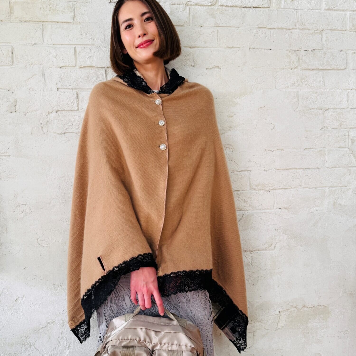 メイドバイスターズ 両面オシャレで可愛い！ あったか！ フード付き多機能 リバーシブル ボレロストール