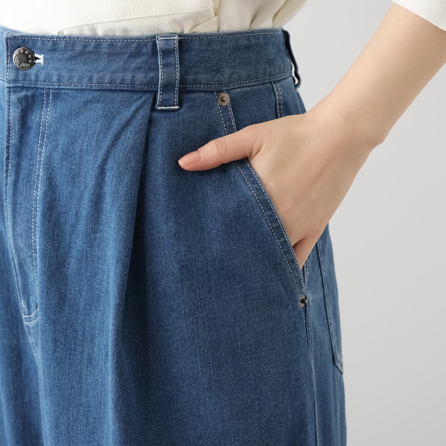 オジョウ 裾の折り返しが じゃじゃ馬ムスメな ワイドヘムデザイン デニムパンツ