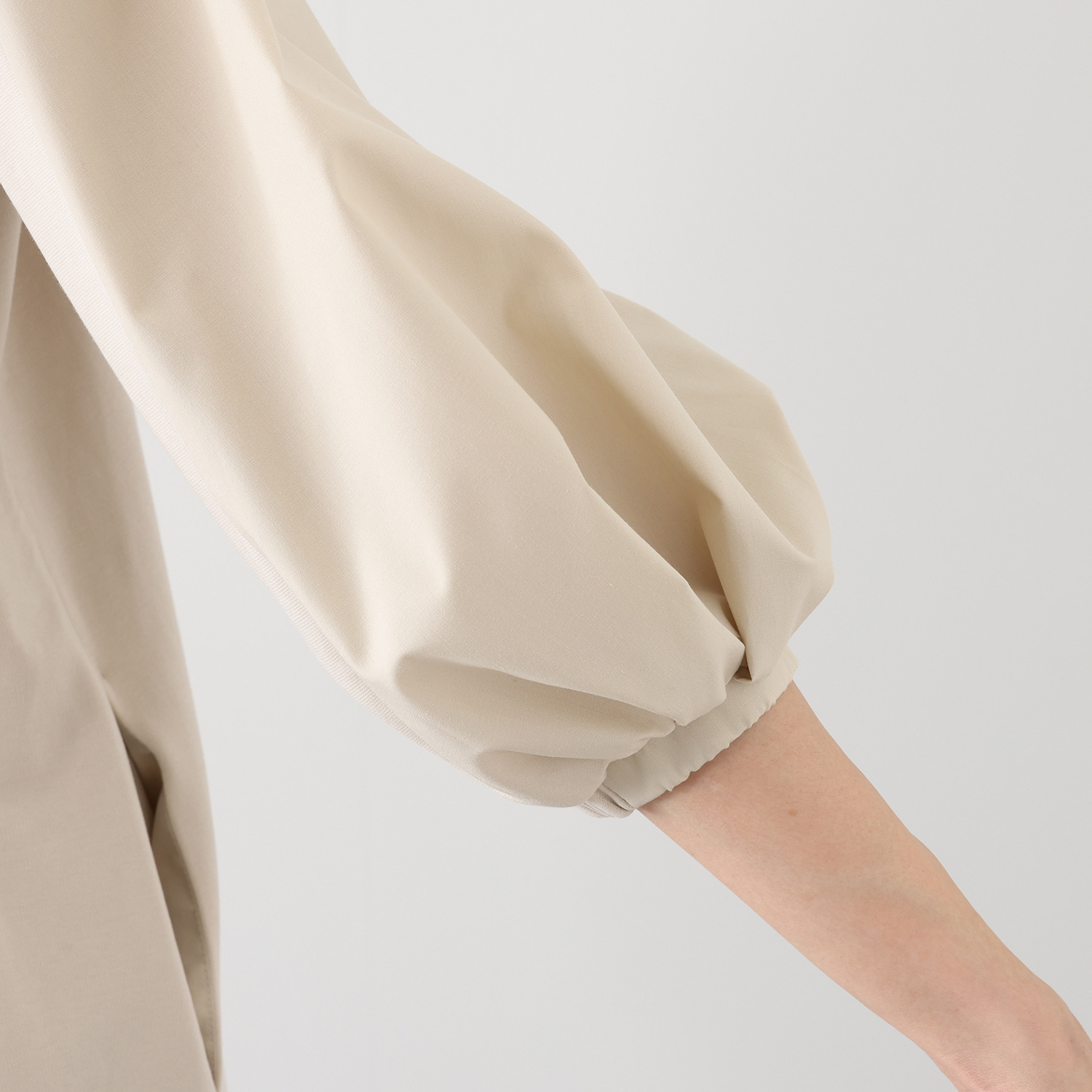 アンリック　オー　ブルー ソフトポンチ 異素材切替 袖コンシャスワンピース