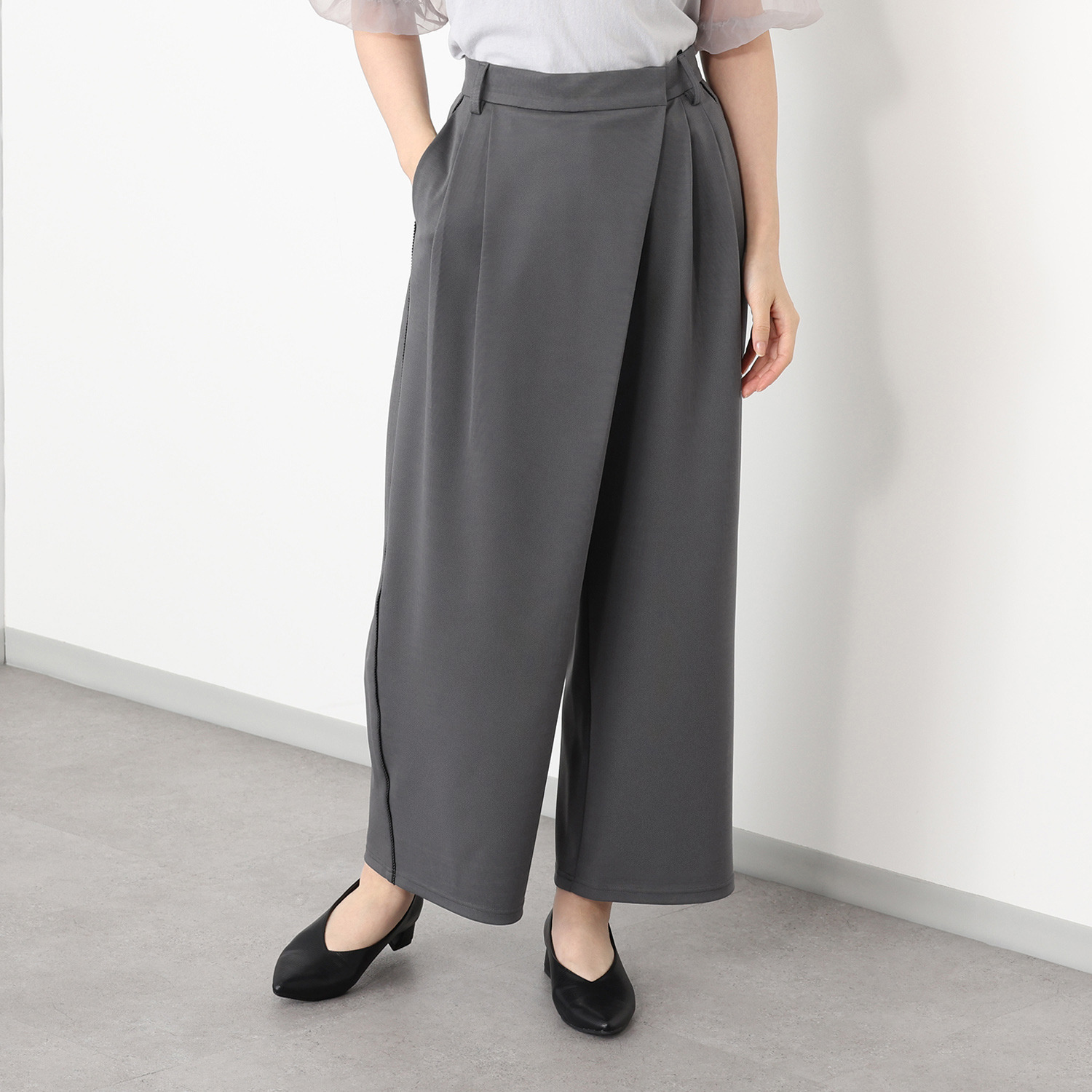 アンブリエ 美ライン ラップ風 ワイドパンツ