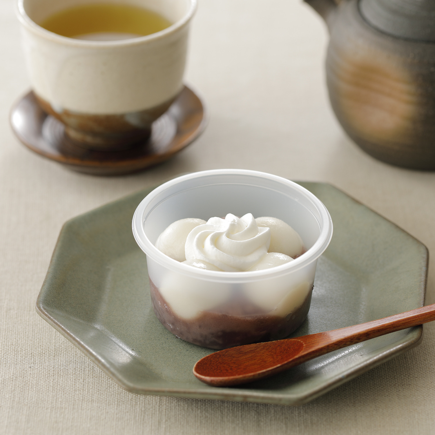 北海道とかち製菓 もっちりやわらか もち入りクリームぜんざい （カップ入り）