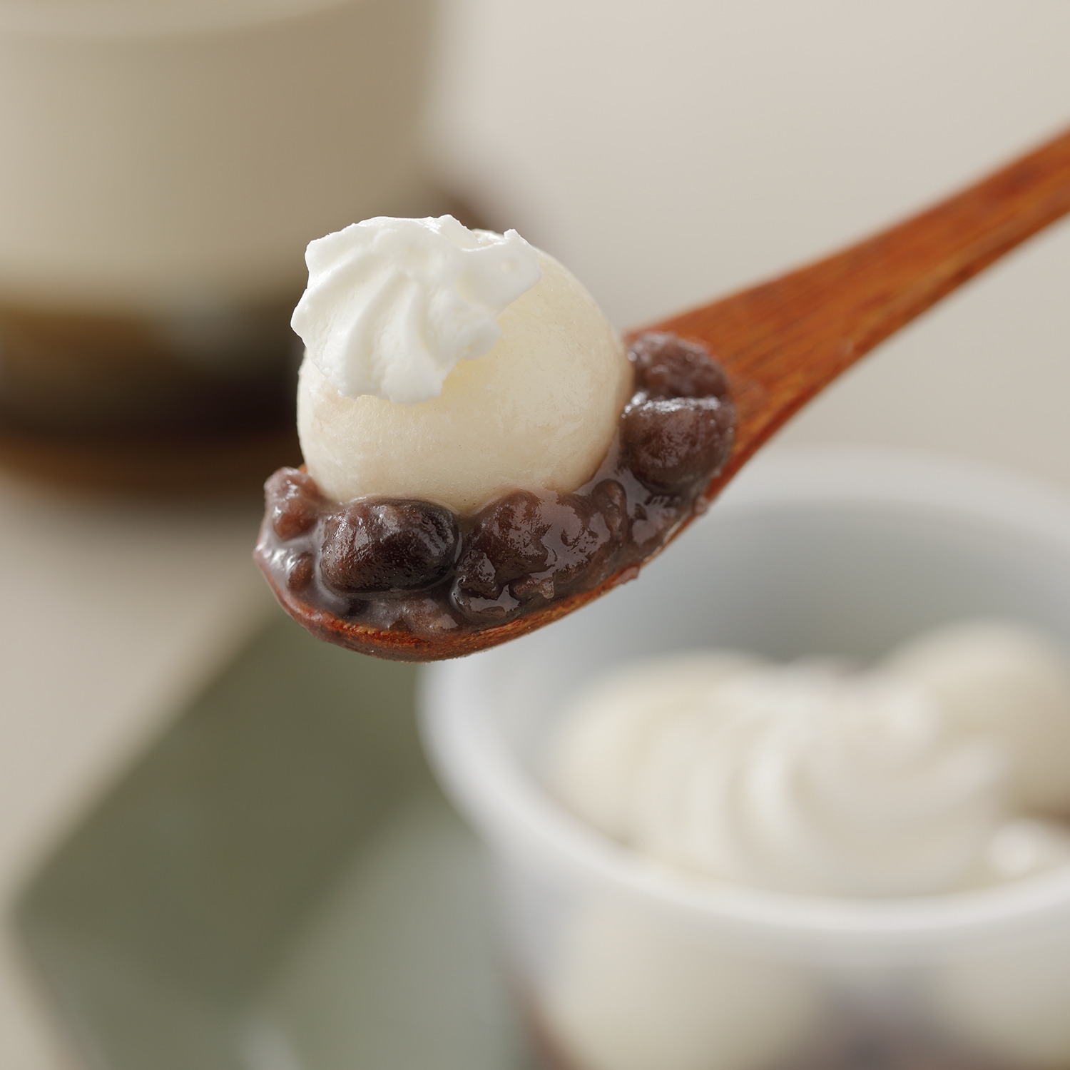 北海道とかち製菓 もっちりやわらか もち入りクリームぜんざい （カップ入り）