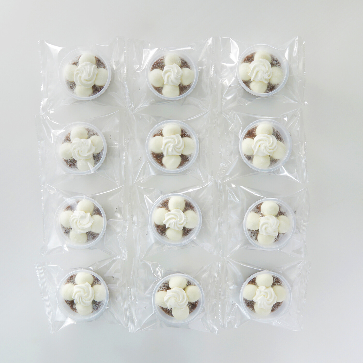 北海道とかち製菓 もっちりやわらか もち入りクリームぜんざい （カップ入り）