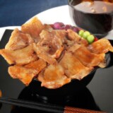 北海道十勝 “掛村”のジューシーな 豚丼（ロ...