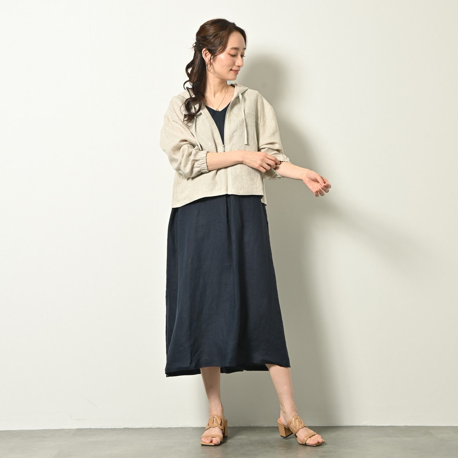 ゼラールスポーツ フレンチリネン１００％ しなやか＆ソフト仕上げ きれいＶネック フレアーワンピース