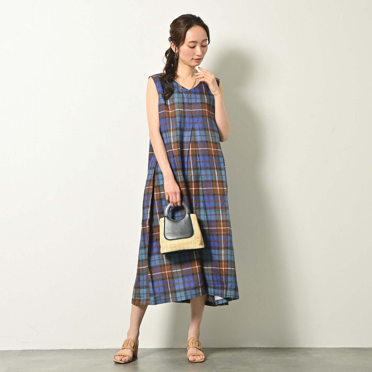 ゼラールスポーツ フレンチリネン１００％ しなやか＆ソフト仕上げ きれいＶネック フレアーワンピース