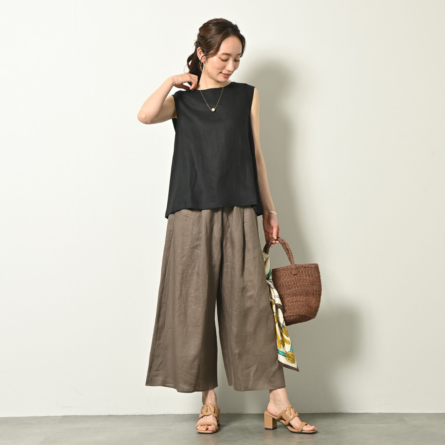 ゼラールスポーツ フレンチリネン１００％ しなやか＆ソフト仕上げ サイドタックアクセント ノースリーブプルオーバー