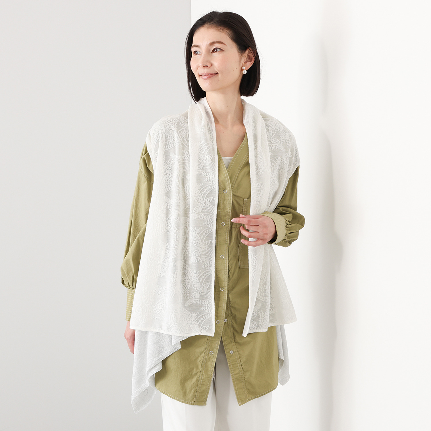 ミラ・ショーン レース×ラメ二ット ジレストール