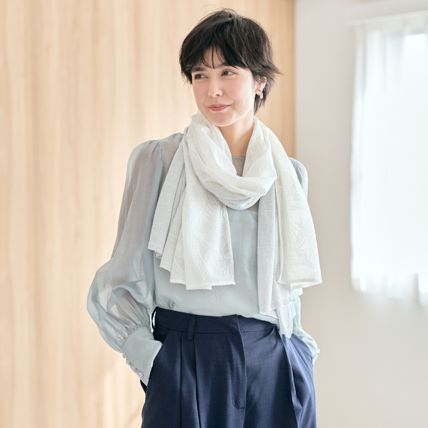 ミラ・ショーン レース×ラメ二ット ジレストール