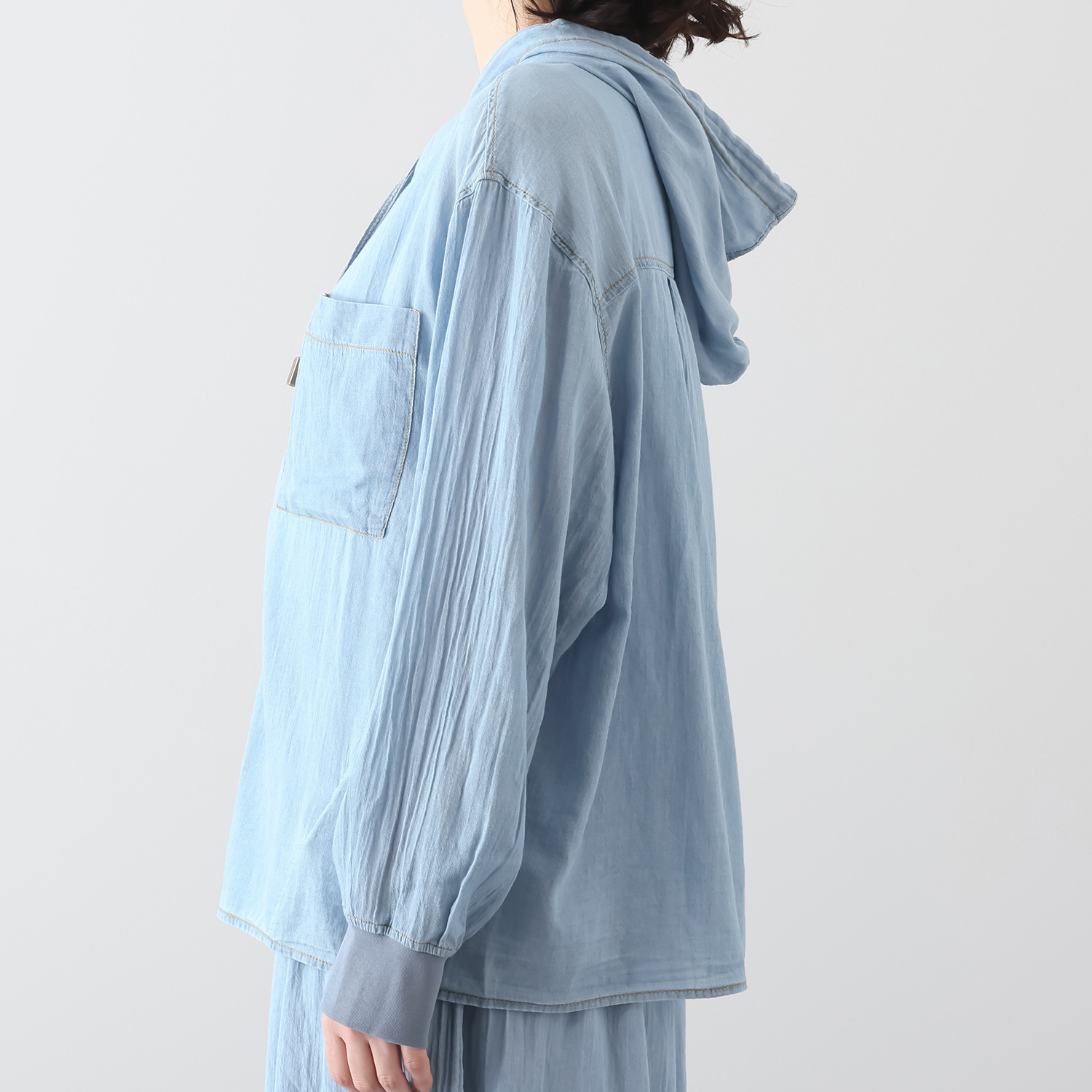オン　ザ　エッジ 通年使える！ 重ねても映える！ こだわりのシアーデニム パーカーブラウスシャツ