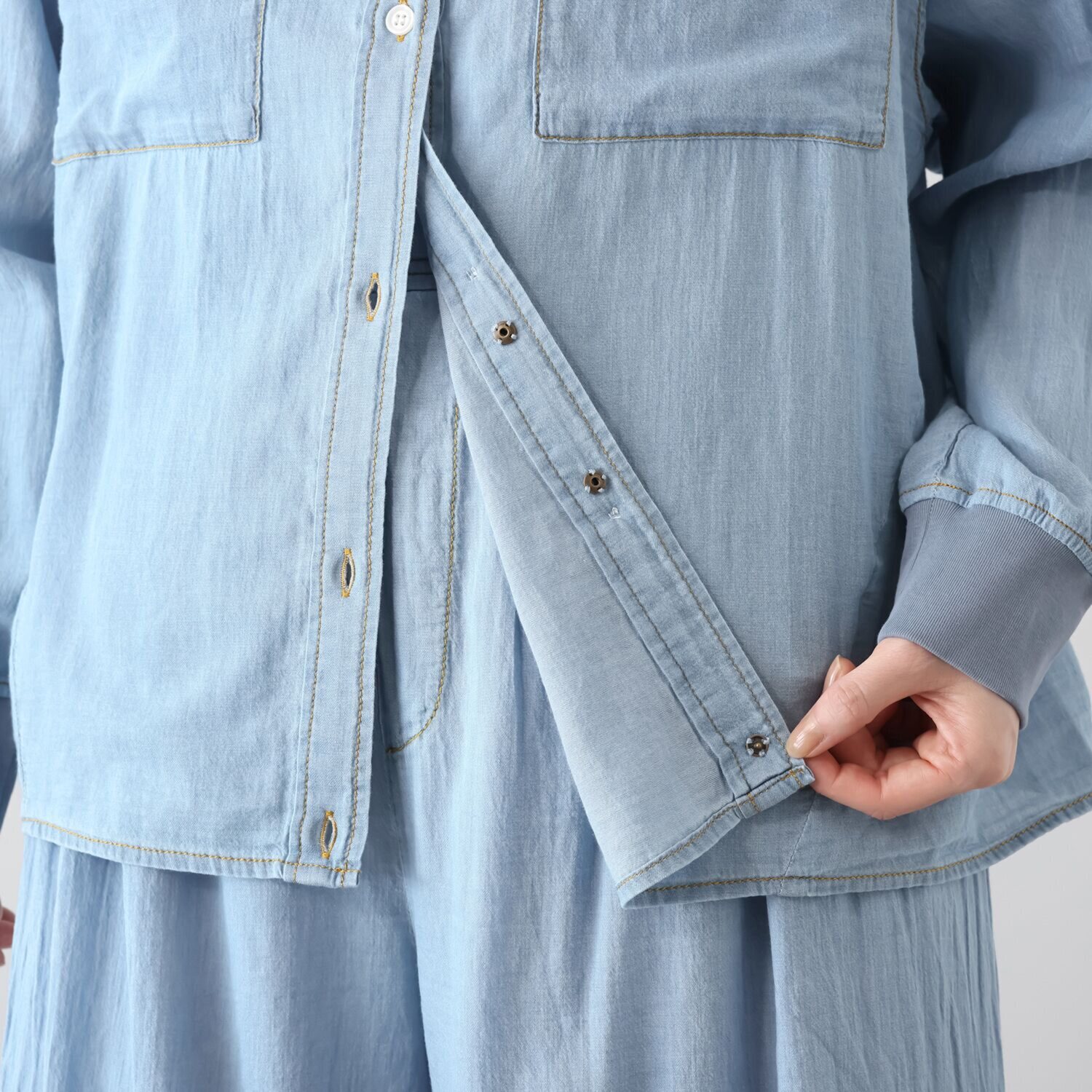 オン　ザ　エッジ 通年使える！ 重ねても映える！ こだわりのシアーデニム パーカーブラウスシャツ