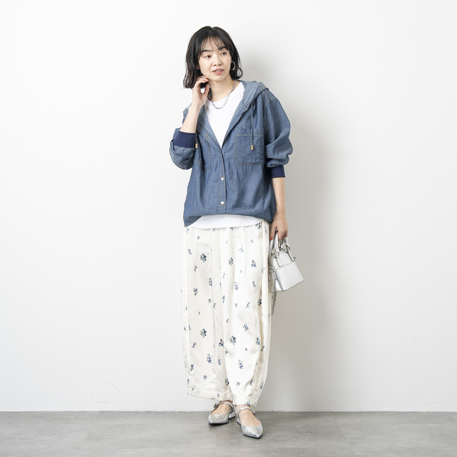 オン　ザ　エッジ 通年使える！ 重ねても映える！ こだわりのシアーデニム パーカーブラウスシャツ