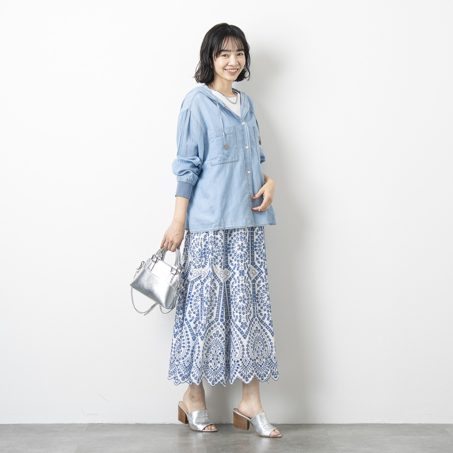 オン　ザ　エッジ 通年使える！ 重ねても映える！ こだわりのシアーデニム パーカーブラウスシャツ