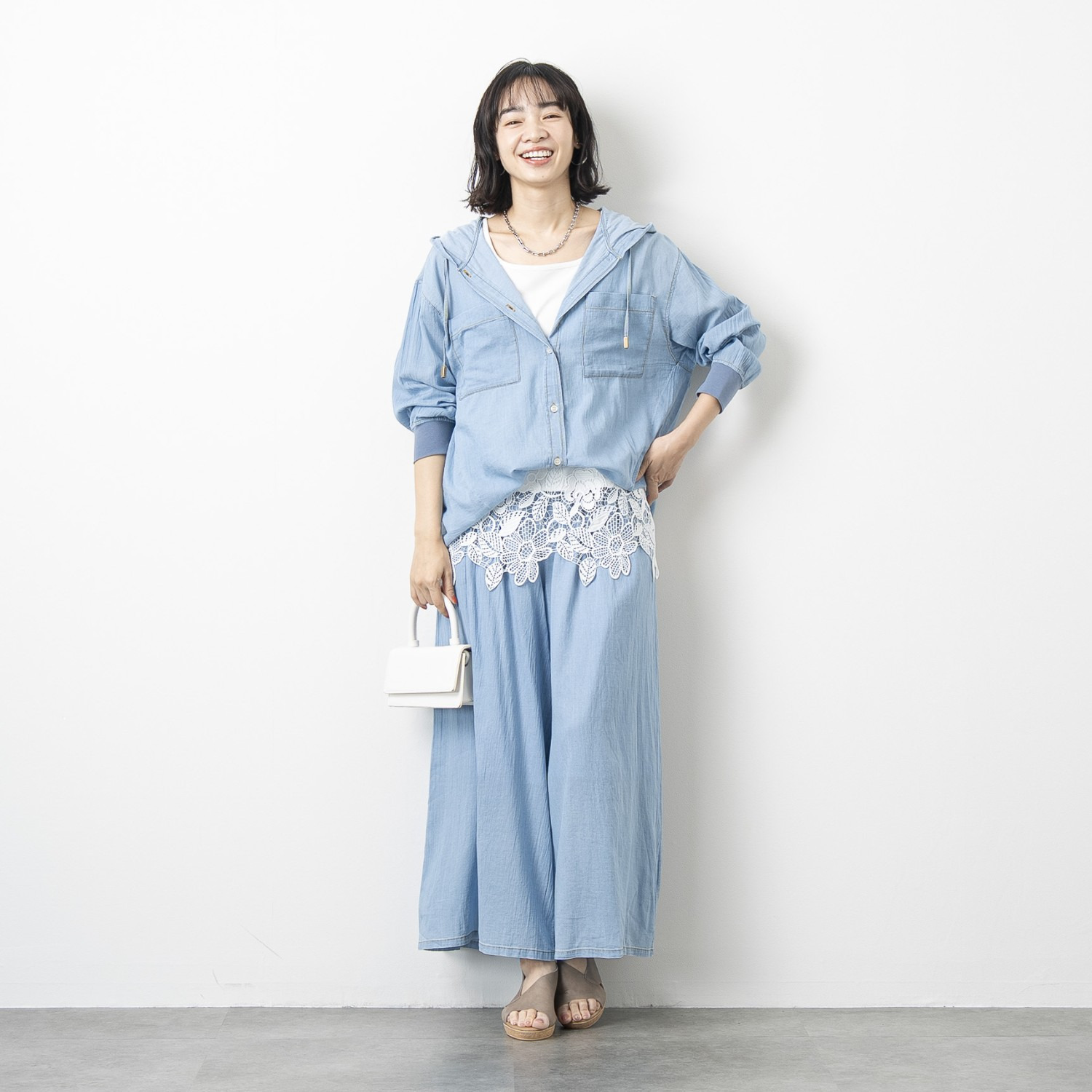 オン　ザ　エッジ 通年使える！ 重ねても映える！ こだわりのシアーデニム パーカーブラウスシャツ