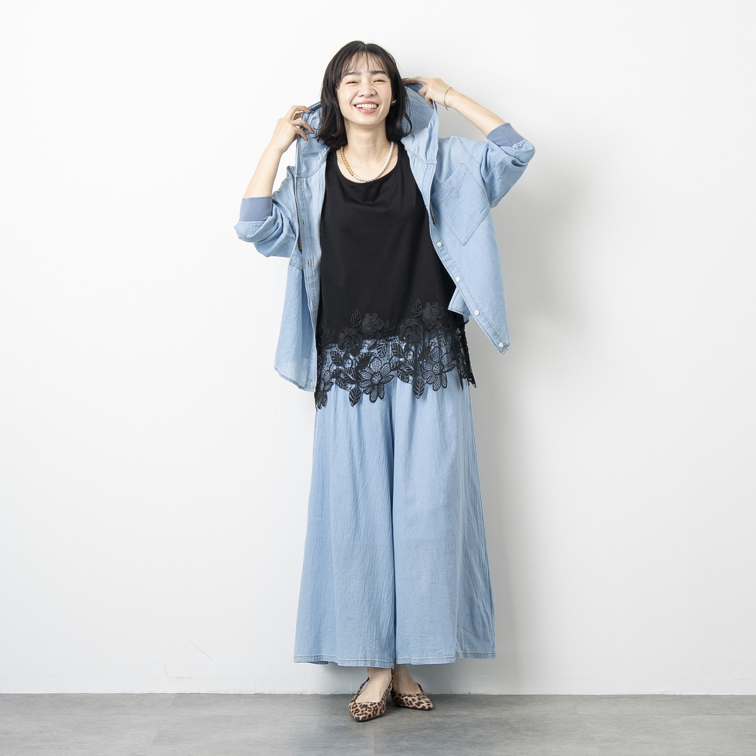 オン　ザ　エッジ 通年使える！ 重ねても映える！ こだわりのシアーデニム パーカーブラウスシャツ