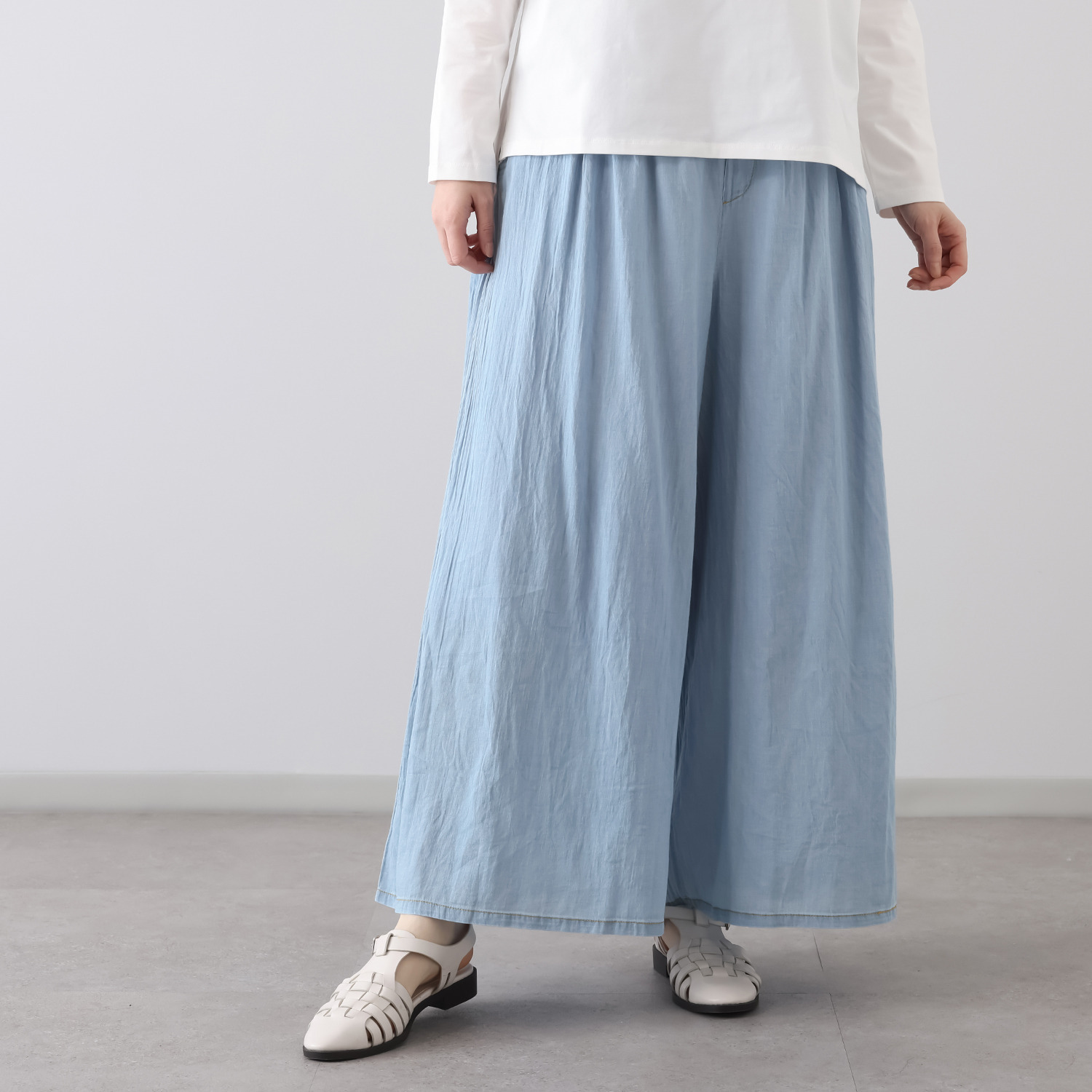 オン　ザ　エッジ エアリーで肌心地抜群 こだわりのシアーデニム ウエストタック ワイドパンツ