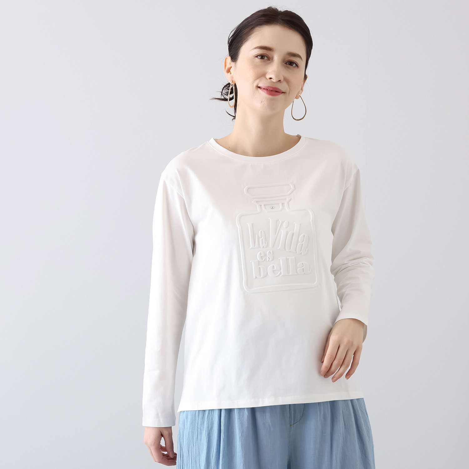 オン　ザ　エッジ 立体モティーフが新鮮 エンボス＆ラインストーン こなれ見え長袖Ｔシャツ