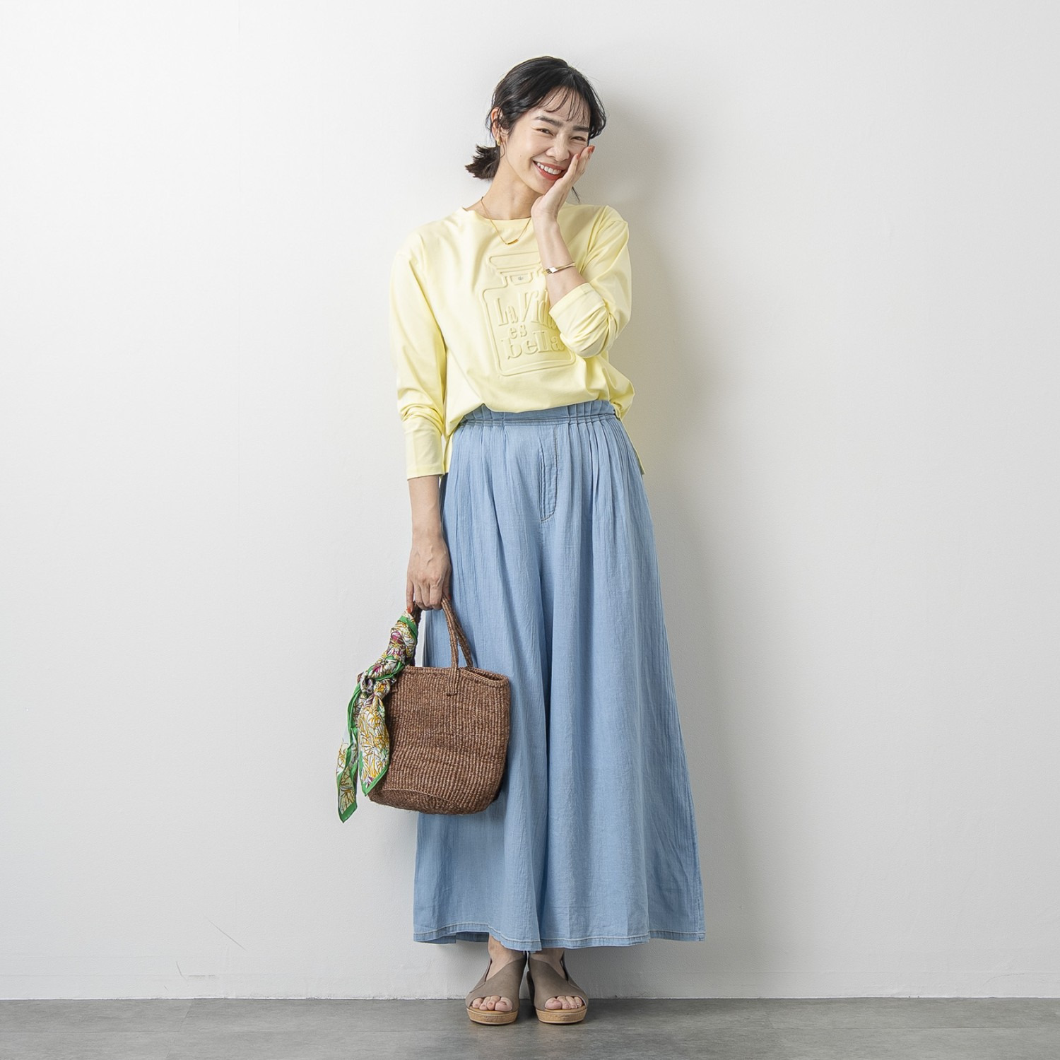 オン　ザ　エッジ 立体モティーフが新鮮 エンボス＆ラインストーン こなれ見え長袖Ｔシャツ