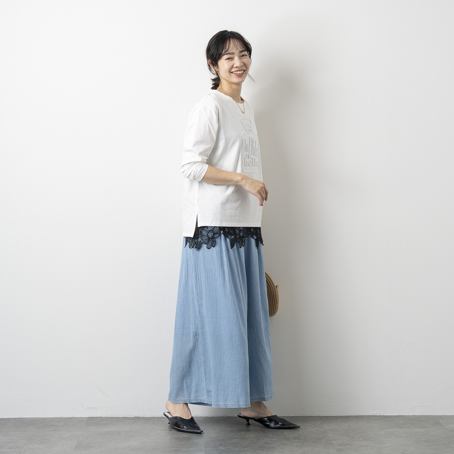 オン　ザ　エッジ 立体モティーフが新鮮 エンボス＆ラインストーン こなれ見え長袖Ｔシャツ