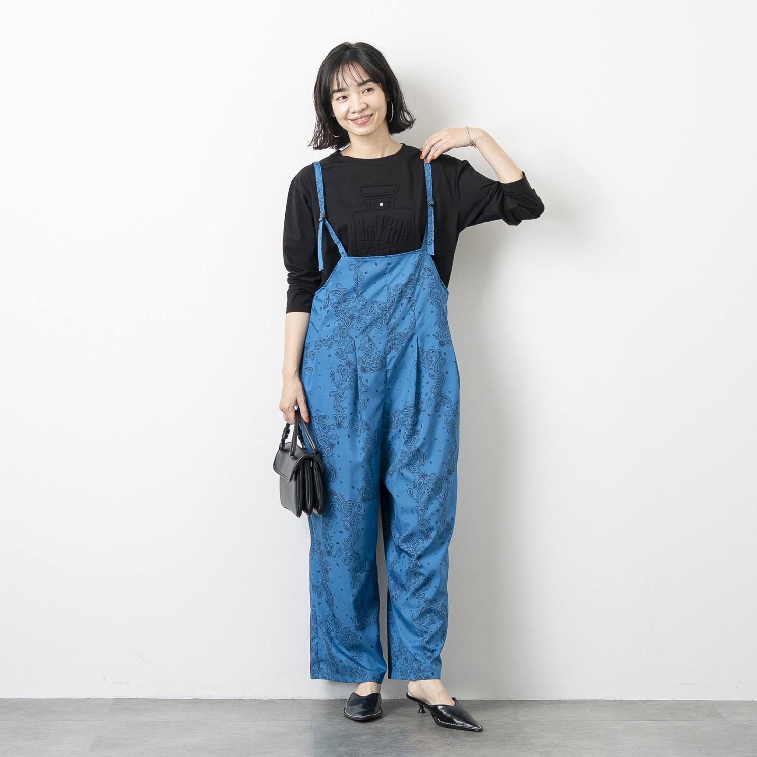 オン　ザ　エッジ 立体モティーフが新鮮 エンボス＆ラインストーン こなれ見え長袖Ｔシャツ