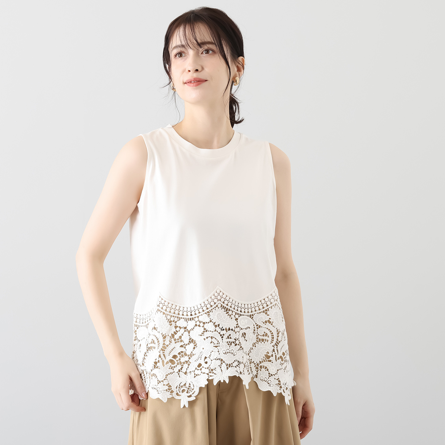 元町ゼラール ギザコットン混 プレーティングジャージー 華やかレーストリミング ノースリーブプルオーバー