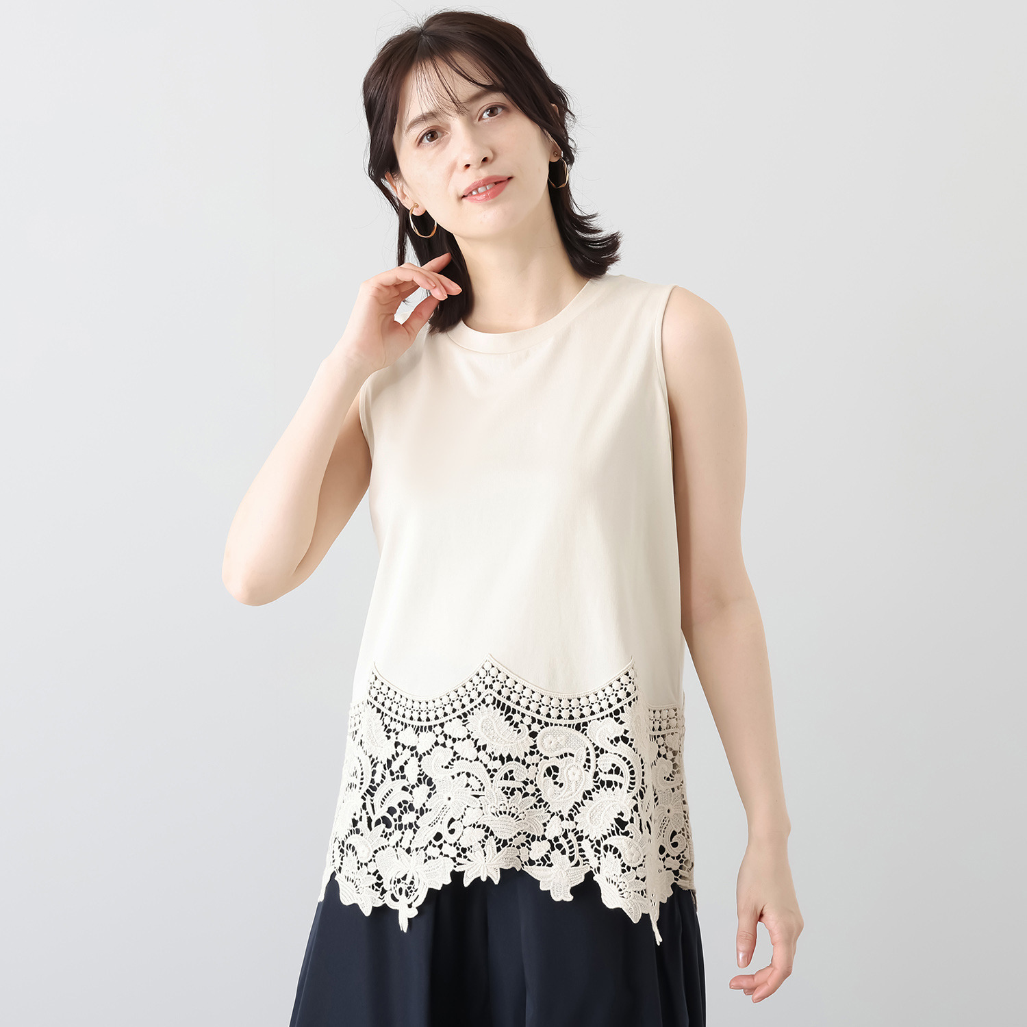 元町ゼラール ギザコットン混 プレーティングジャージー 華やかレーストリミング ノースリーブプルオーバー