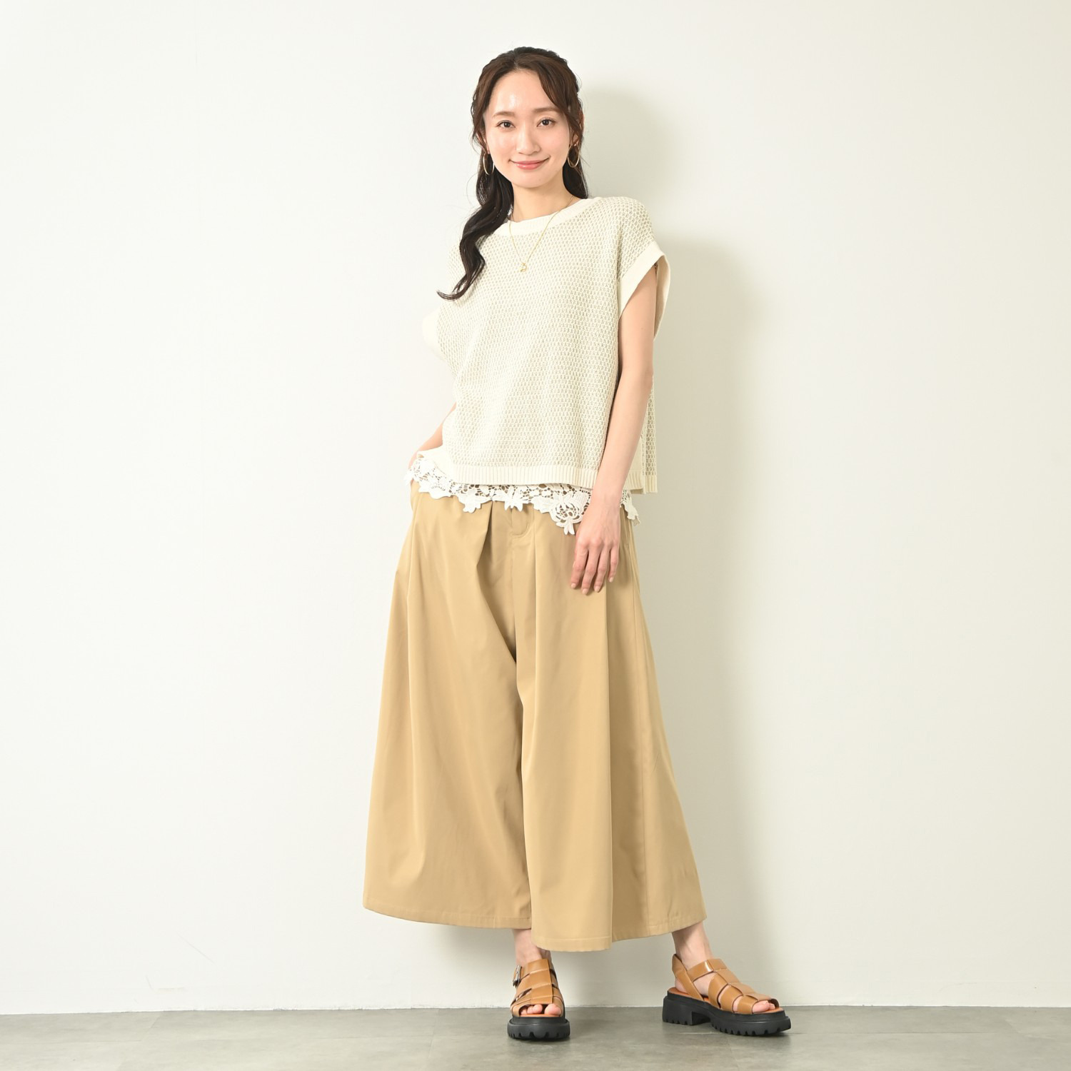 元町ゼラール ギザコットン混 プレーティングジャージー 華やかレーストリミング ノースリーブプルオーバー