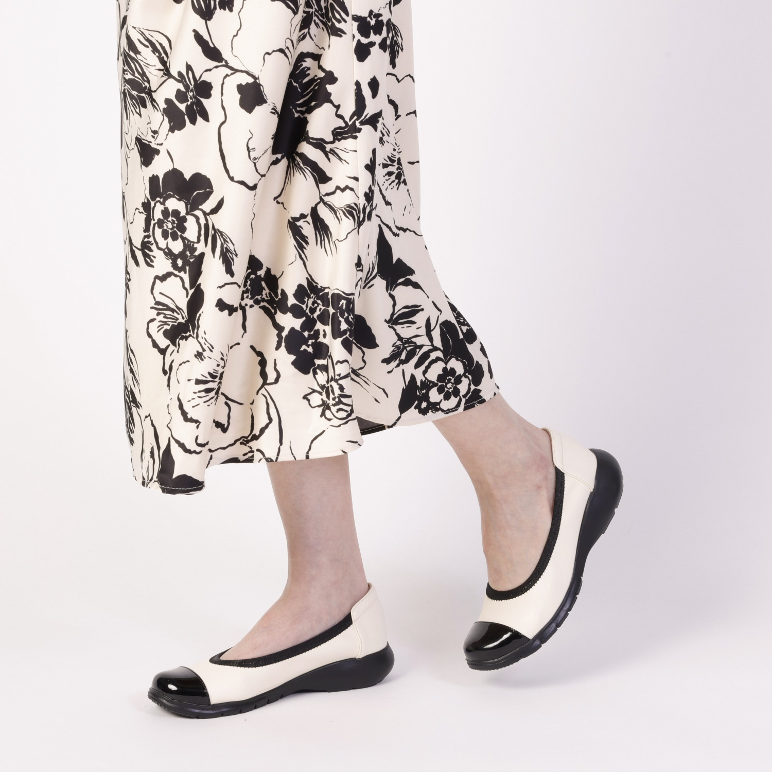 驚きの軽さと履き心地！ ラックラック 空飛ぶ　洗える　パンプス エレガントセレクト