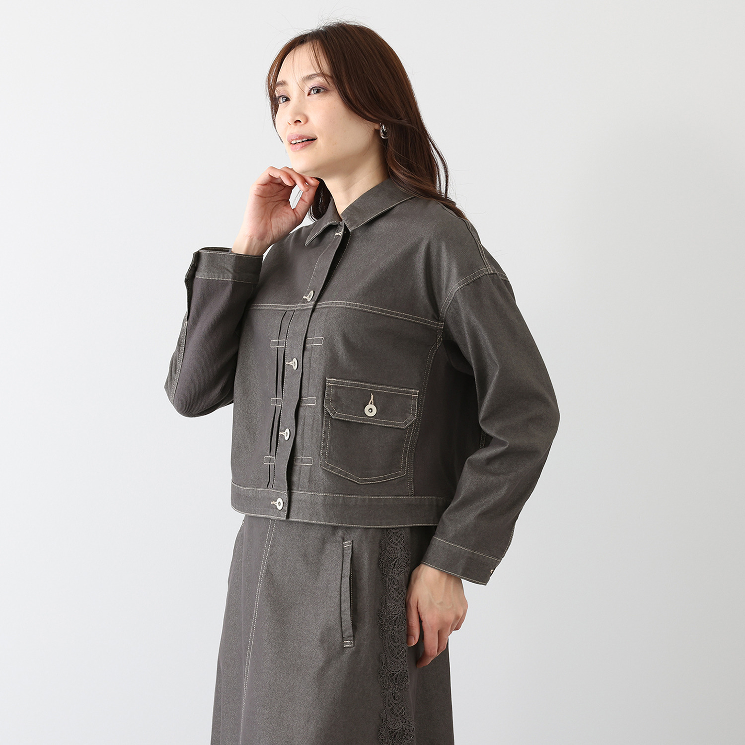 アトリエ　クース サイドリブ使いで ハッと驚く着心地に！ ライトデニムジャケット