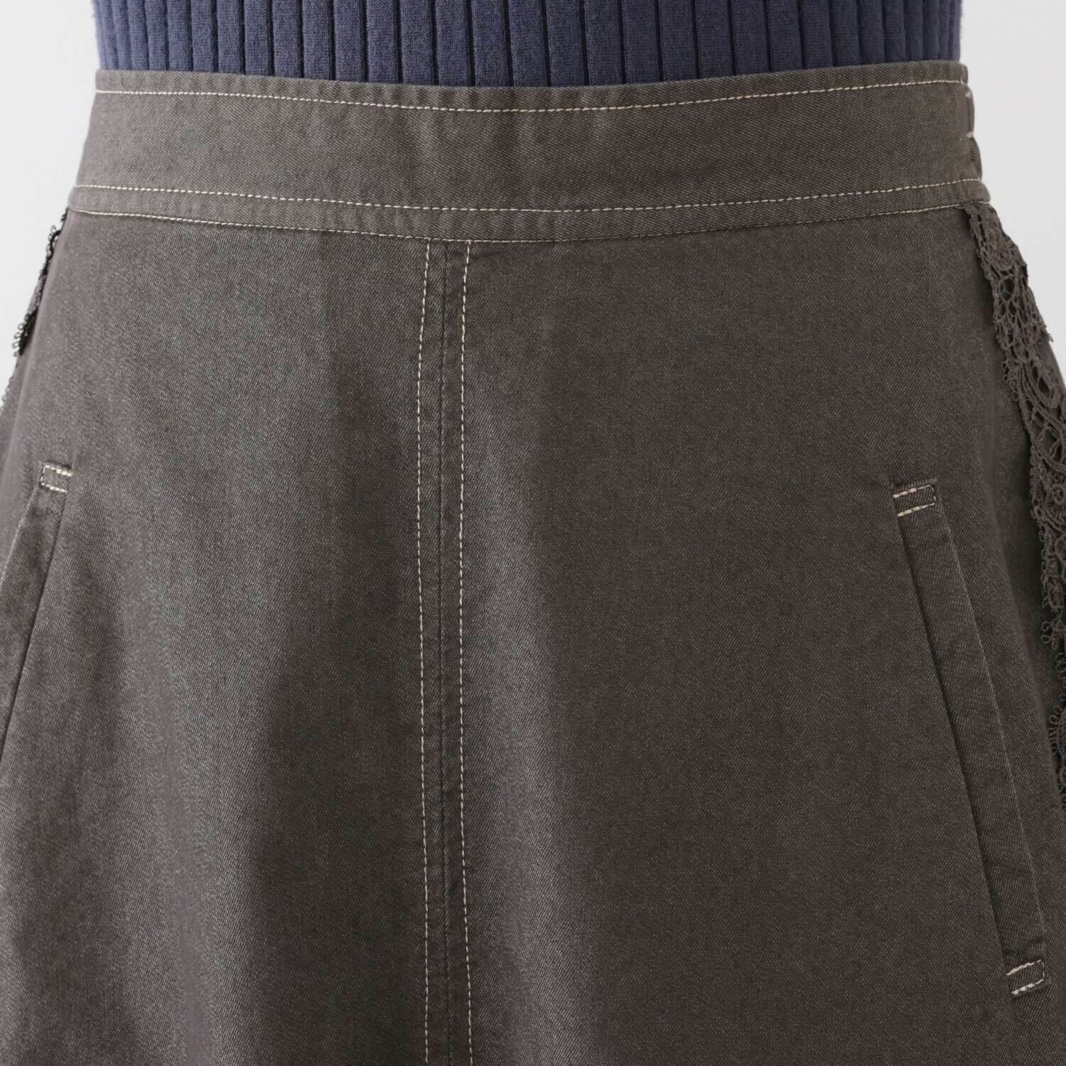 アトリエ　クース サイドレースが 華やかさと細見えを叶える ライトデニムスカート