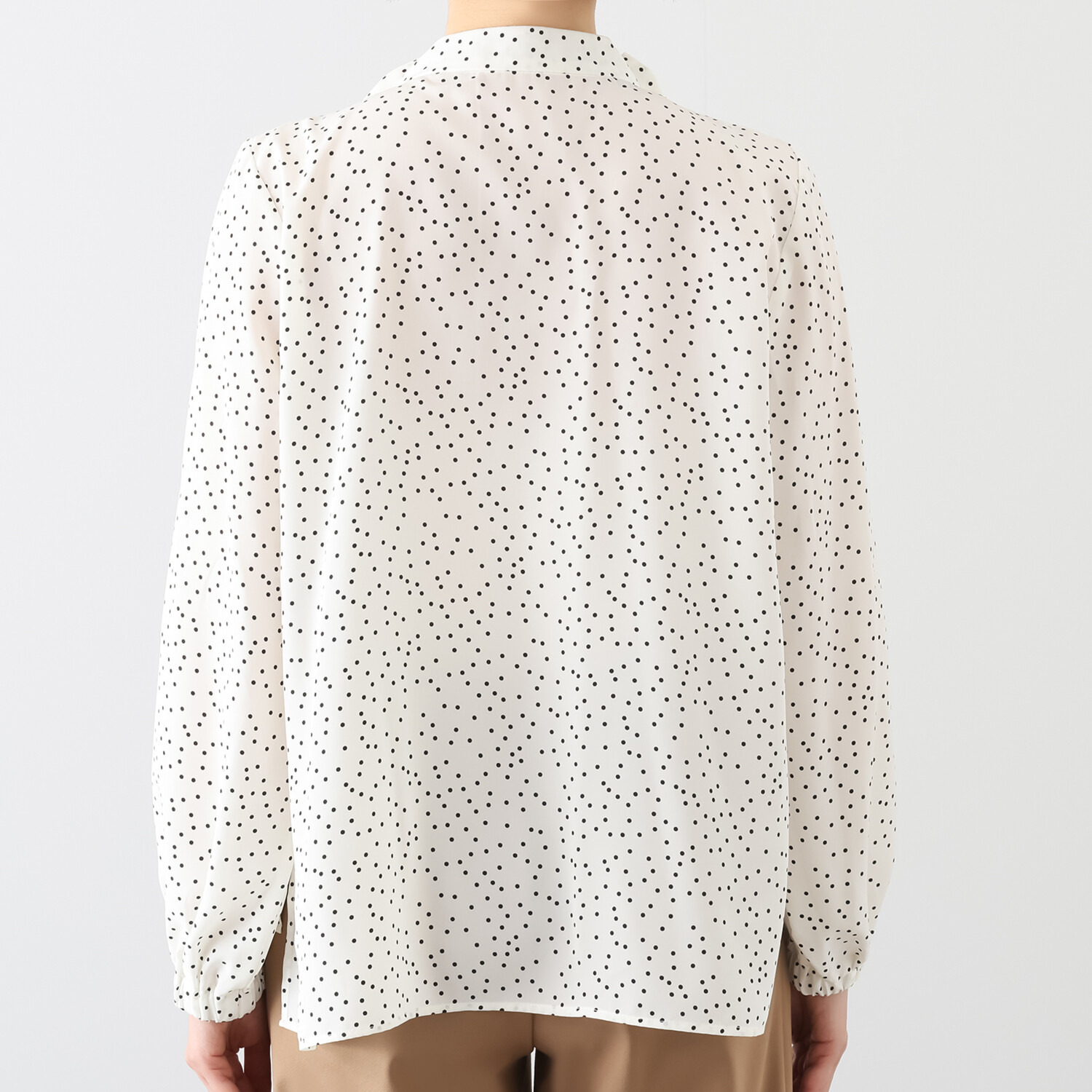 リサリサ ソフトデシン ランダムドットプリント ボウタイブラウス