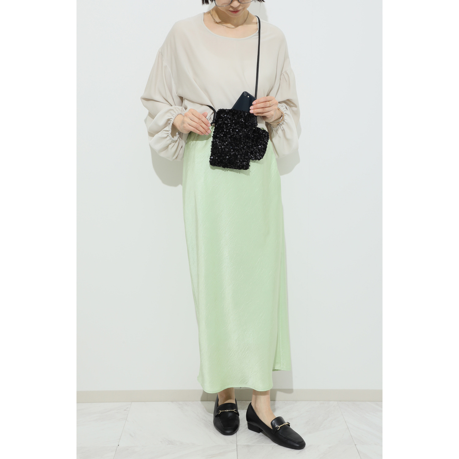 ピソラロ スパンコール スマホポシェット